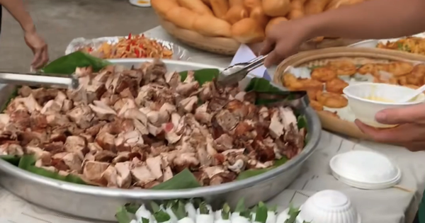 “Độc lạ” miền Tây: Đám giỗ phiên bản buffet với toàn món ăn xịn khiến ai nấy đều trầm trồ