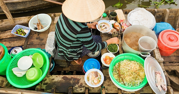 Khách Tây mê mẩn đồ ăn Việt Nam: “Ẩm thực ở đây ngon nhất châu Á”